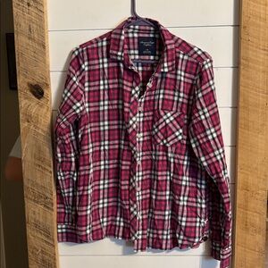 American Eagle Womens Large Flannel Pink Plaid Valentines Day  Button Up